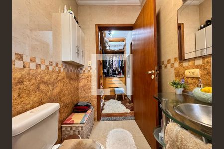 Casa à venda com 239m², 4 quartos e 4 vagasBanheiro da Suíte