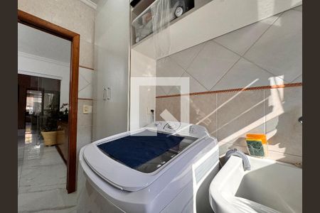 Casa à venda com 239m², 4 quartos e 4 vagasLavanderia