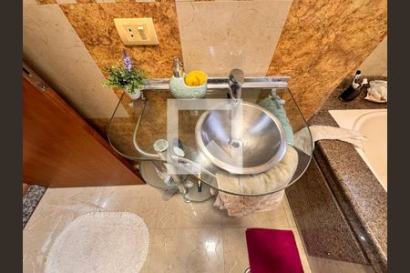 Casa à venda com 239m², 4 quartos e 4 vagasBanheiro da Suíte