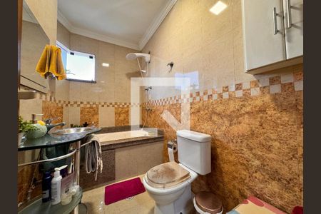 Casa à venda com 239m², 4 quartos e 4 vagasBanheiro da Suíte