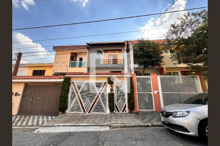 Casa à venda com 239m², 4 quartos e 4 vagasFachada