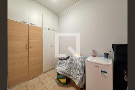 Casa à venda com 239m², 4 quartos e 4 vagasQuarto de Serviço