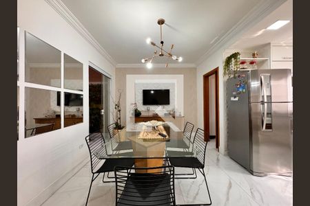 Casa à venda com 239m², 4 quartos e 4 vagasCozinha