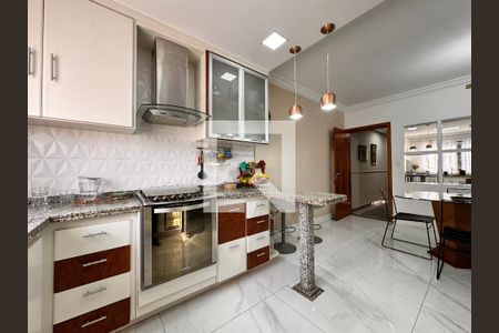 Casa à venda com 239m², 4 quartos e 4 vagasCozinha