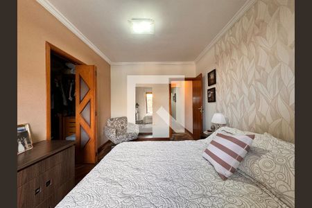 Casa à venda com 239m², 4 quartos e 4 vagasSuite