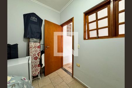 Casa à venda com 239m², 4 quartos e 4 vagasQuarto de Serviço