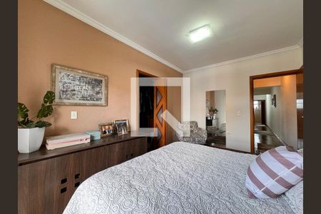 Casa à venda com 239m², 4 quartos e 4 vagasSuite