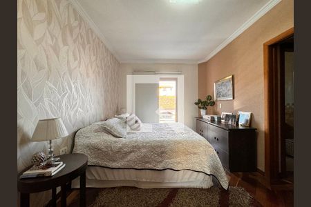 Casa à venda com 239m², 4 quartos e 4 vagasSuite