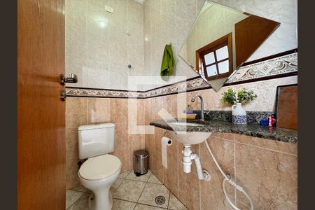 Casa à venda com 239m², 4 quartos e 4 vagasBanheiro de serviço