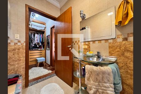 Casa à venda com 239m², 4 quartos e 4 vagasBanheiro da Suíte