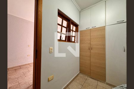 Casa à venda com 239m², 4 quartos e 4 vagasQuarto de Serviço