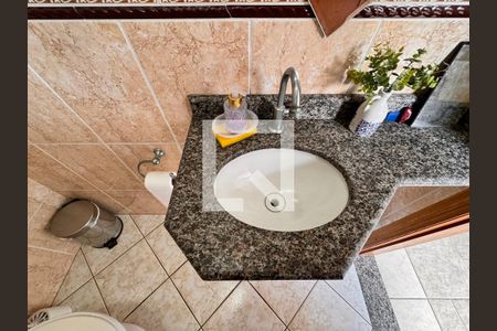 Casa à venda com 239m², 4 quartos e 4 vagasBanheiro de serviço