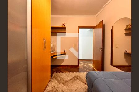 Casa à venda com 239m², 4 quartos e 4 vagasQuarto 2