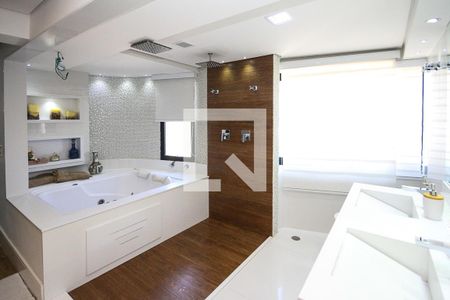 Apartamento à venda com 350m², 3 quartos e 3 vagasBanheiro da suite