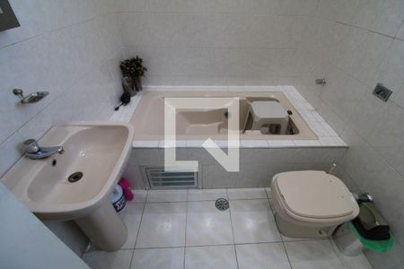 Casa à venda com 300m², 5 quartos e 2 vagasBanheiro 1