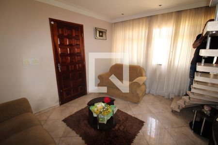 Sala de casa à venda com 5 quartos, 300m² em Parque Vitória, São Paulo