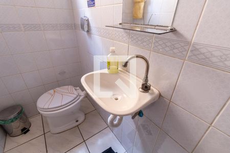 Casa à venda com 104m², 2 quartos e 2 vagasLavabo