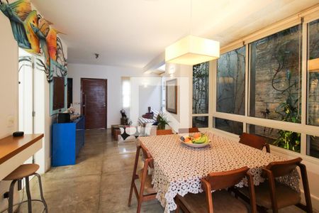 Sala de casa para alugar com 2 quartos, 136m² em Vila Olímpia, São Paulo