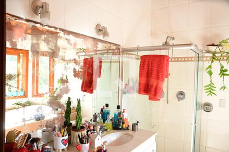 Casa de condomínio para alugar com 300m², 4 quartos e 3 vagasBanheiro da Suíte 1