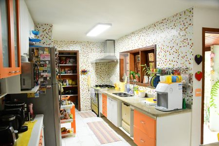 Casa de condomínio para alugar com 300m², 4 quartos e 3 vagasCozinha