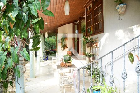 Casa de condomínio para alugar com 300m², 4 quartos e 3 vagasVaranda