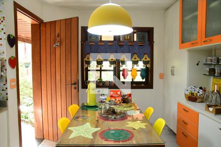 Casa de condomínio para alugar com 300m², 4 quartos e 3 vagasCozinha