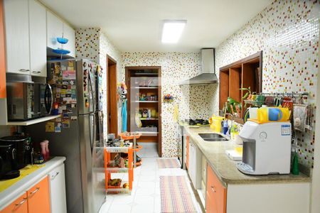 Casa de condomínio para alugar com 300m², 4 quartos e 3 vagasCozinha