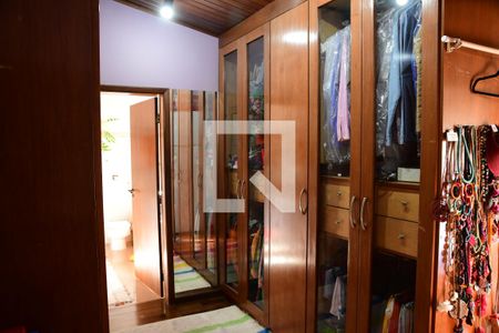 Casa de condomínio para alugar com 300m², 4 quartos e 3 vagasCloset da suíte 1