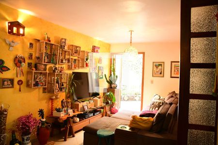 Casa de condomínio para alugar com 300m², 4 quartos e 3 vagasSala