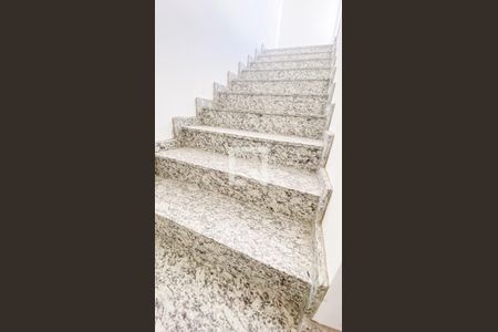 Apartamento à venda com 90m², 2 quartos e 1 vagaEscada