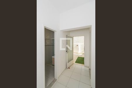 Sala - Entrada dos fundos de apartamento para alugar com 2 quartos, 130m² em Olaria, Rio de Janeiro