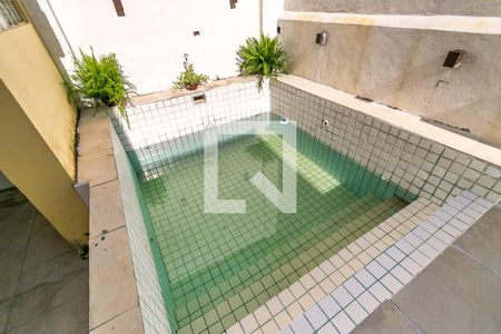 Apartamento para alugar com 130m², 2 quartos e sem vagaVaranda - Piscina