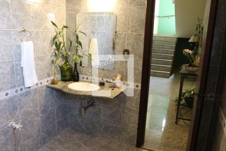 Casa à venda com 320m², 4 quartos e 4 vagasBanheiro 1