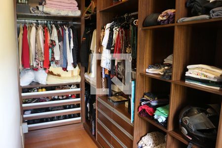 Casa à venda com 320m², 4 quartos e 4 vagasCloset Quarto 1