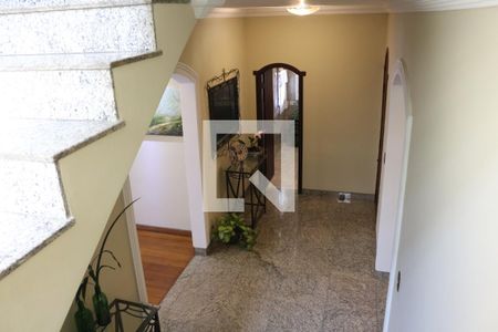 Casa à venda com 320m², 4 quartos e 4 vagasCorredor