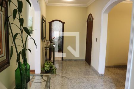 Casa à venda com 320m², 4 quartos e 4 vagasCorredor