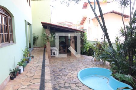 Casa à venda com 320m², 4 quartos e 4 vagasQuintal