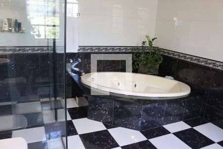 Casa à venda com 320m², 4 quartos e 4 vagasSuite Quarto 1