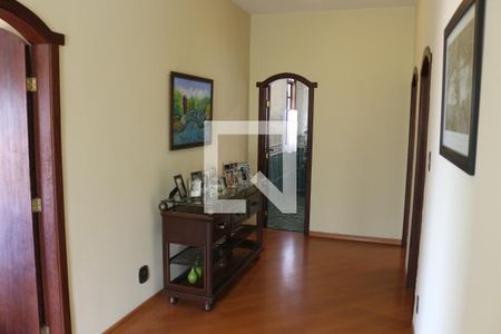 Casa à venda com 320m², 4 quartos e 4 vagasCorredor