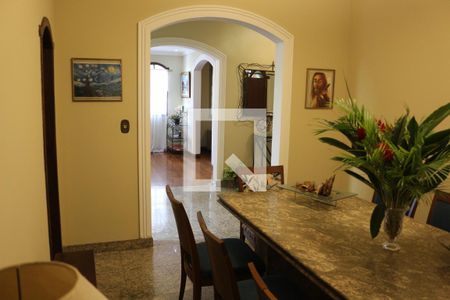 Casa à venda com 320m², 4 quartos e 4 vagasSala
