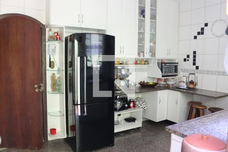 Casa à venda com 320m², 4 quartos e 4 vagasCozinha