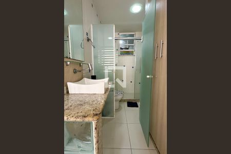 Banheiro 01 de apartamento para alugar com 2 quartos, 40m² em Copacabana, Rio de Janeiro