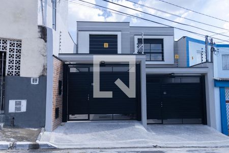 Casa à venda com 130m², 4 quartos e 2 vagasFachada