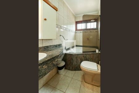 Casa para alugar com 300m², 4 quartos e 3 vagasBanheiro da Suíte