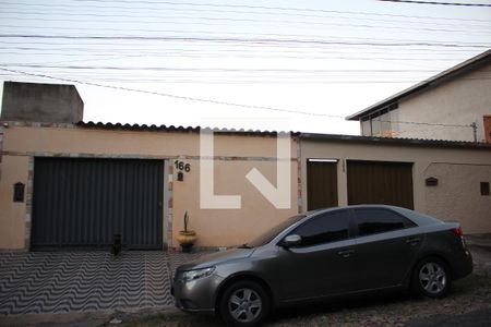 Casa para alugar com 60m², 4 quartos e 1 vagaFachada