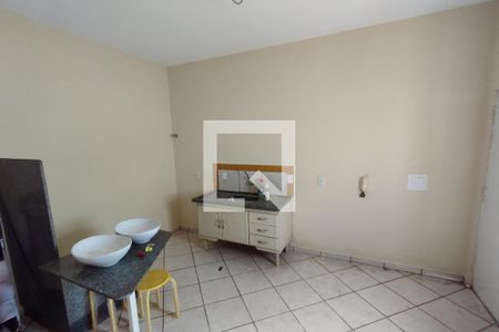 Cozinha de kitnet/studio para alugar com 1 quarto, 28m² em Jardim Jose Figueira, Ribeirão Preto