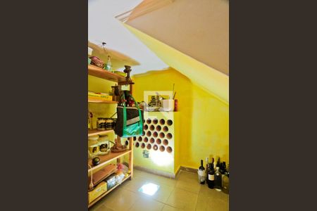 Casa à venda com 310m², 4 quartos e 2 vagasAdega