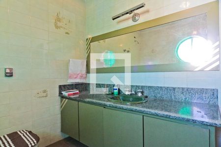 Casa à venda com 310m², 4 quartos e 2 vagasBanheiro da Suíte