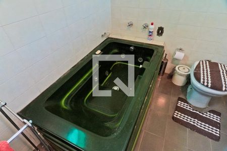 Casa à venda com 310m², 4 quartos e 2 vagasBanheiro da Suíte