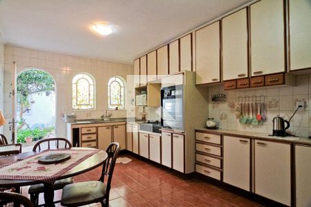 Casa à venda com 310m², 4 quartos e 2 vagasCozinha